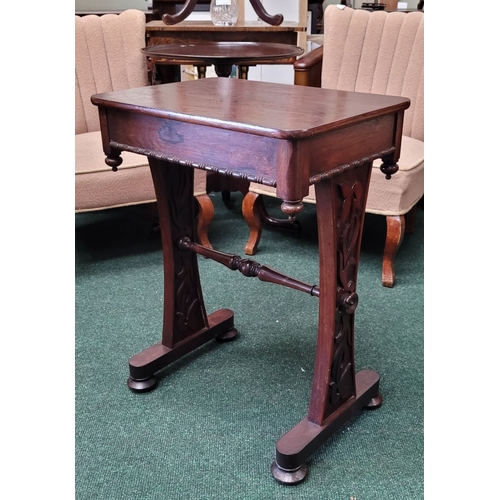 67 - A VERY GOOD QUALITY ROSEWOOD REGENCY STYLE LAMP / OCCASSIONAL TABLE, the table has a single dovetail... 