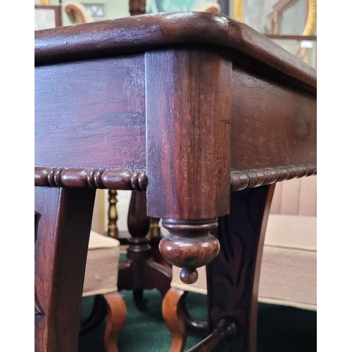 67 - A VERY GOOD QUALITY ROSEWOOD REGENCY STYLE LAMP / OCCASSIONAL TABLE, the table has a single dovetail... 