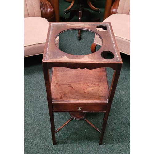 70 - A VERY FINE GEORGIAN TALL MAHOGANY NIGHTSTAND / LAMP TABLE, former washstand, the tabletop can be re... 