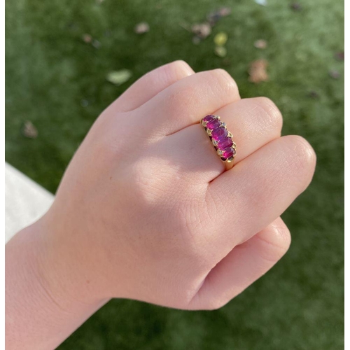 10 - A STRIKING 18CT YELLOW GOLD FIVE STONE RUBY RING, with five oval cut rubies graduating in size from ... 