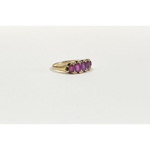 10 - A STRIKING 18CT YELLOW GOLD FIVE STONE RUBY RING, with five oval cut rubies graduating in size from ... 