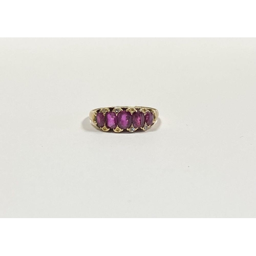 10 - A STRIKING 18CT YELLOW GOLD FIVE STONE RUBY RING, with five oval cut rubies graduating in size from ... 