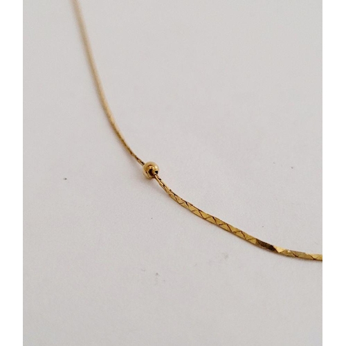 106 - A PRETTY & DELICATE 14K YELLOW GOLD CHAIN, a delicate chain marked 14K to the clasp link, features l... 