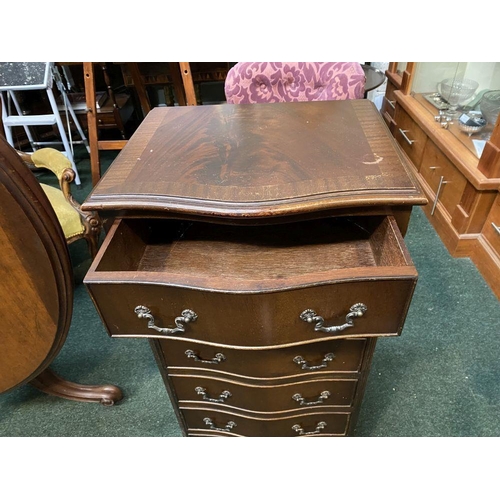 111 - A NEAT SIZED MAHOGANY CHEST OF DRAWERS, serpentine shaped, the top with crossbanded border and mould... 