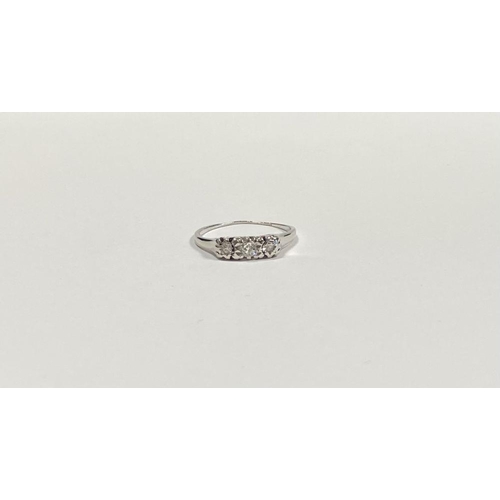 127 - A BEAUTIFUL PLATINUM THREE STONE DIAMOND RING, with central round brilliant cut diamond flanked by t... 