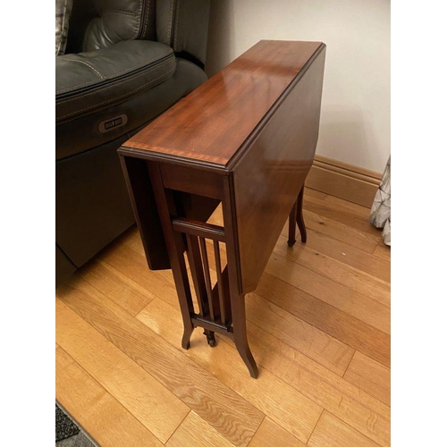 138 - AN INLAID DROP LEAF MAHOGANY SUTHERLAND TABLE, nice inlaid border to shaped top, dimensions: with le... 