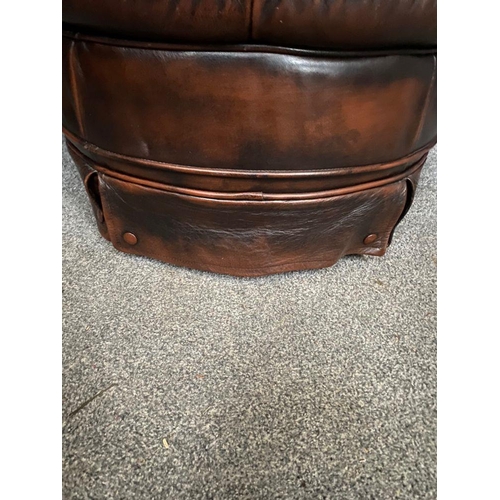 139 - A GOOD BROWN LEATHER OTTOMAN, with button tufted leather upholstery to top, upholstered sides and sk... 