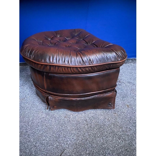 139 - A GOOD BROWN LEATHER OTTOMAN, with button tufted leather upholstery to top, upholstered sides and sk... 