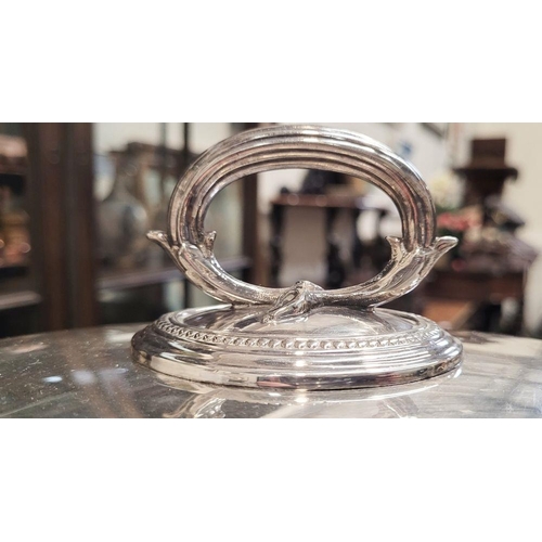 140 - A VERY GOOD LARGE OVAL SHAPED 19TH CENTURY SILVER PLATED SOUP TERRINE DISH, with lid. Hard Soldered ... 