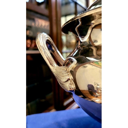 140 - A VERY GOOD LARGE OVAL SHAPED 19TH CENTURY SILVER PLATED SOUP TERRINE DISH, with lid. Hard Soldered ... 