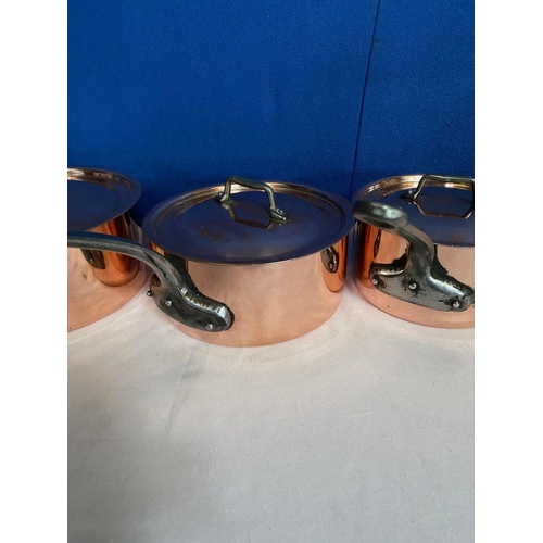 147 - A GOOD SET OF FIVE FRENCH MADE HEAVY COPPER SAUCEPANS, with covers, graduating in size. Reading ‘Hav... 