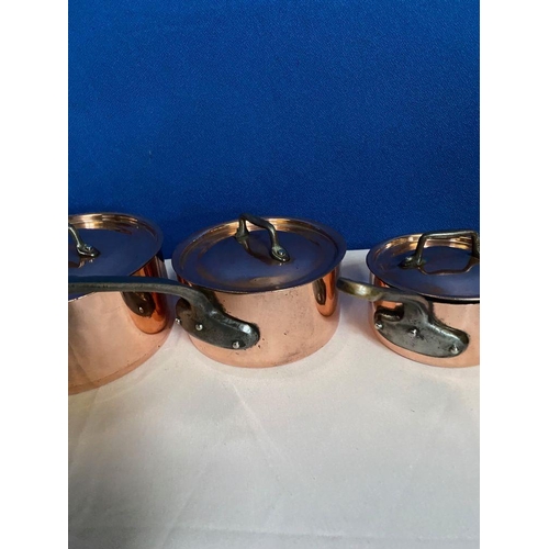 147 - A GOOD SET OF FIVE FRENCH MADE HEAVY COPPER SAUCEPANS, with covers, graduating in size. Reading ‘Hav... 