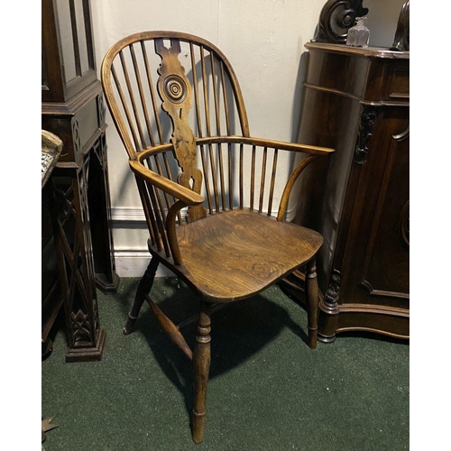 148 - A FINE 19TH CENTURY WINDSOR ARMCHAIR, the arched backrest with carved central splat over shaped seat... 