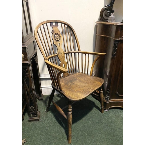 148 - A FINE 19TH CENTURY WINDSOR ARMCHAIR, the arched backrest with carved central splat over shaped seat... 