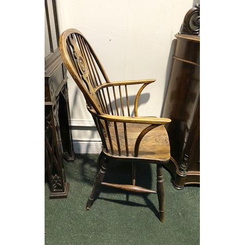 148 - A FINE 19TH CENTURY WINDSOR ARMCHAIR, the arched backrest with carved central splat over shaped seat... 