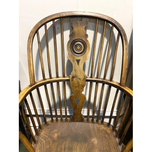 148 - A FINE 19TH CENTURY WINDSOR ARMCHAIR, the arched backrest with carved central splat over shaped seat... 