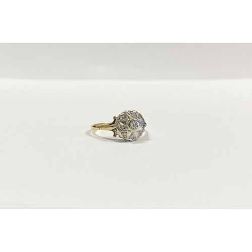 17 - A STRIKING 18CT YELLOW GOLD ART DECO STYLE DIAMOND CLUSTER RING, with central round cut diamond in i... 