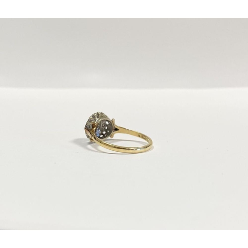 17 - A STRIKING 18CT YELLOW GOLD ART DECO STYLE DIAMOND CLUSTER RING, with central round cut diamond in i... 