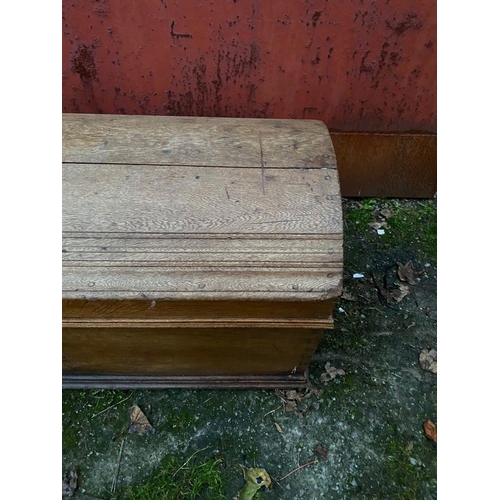 173 - AN 18TH CENTURY DOME TOPPED OAK CHEST/TRUNK, nice dome top with handles to sides and metal fittings.... 