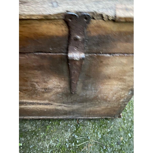 173 - AN 18TH CENTURY DOME TOPPED OAK CHEST/TRUNK, nice dome top with handles to sides and metal fittings.... 