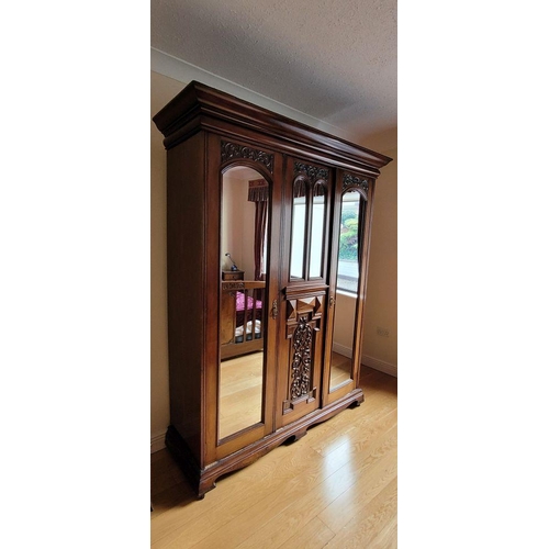 189 - A LARGE EARLY 20TH CENTURY MIRRORED THREE DOOR WARDROBE, with a pediment top over two mirrored doors... 