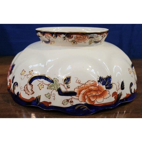 209 - A COLLECTION OF CHINA/CERAMIC ITEMS, includes: (i) A lidded dish, decorated in a two-tone green glaz... 