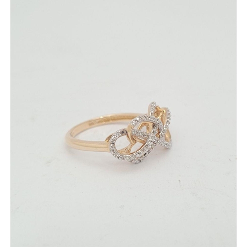 21 - A LOVELY 10CT YELLOW GOLD & DIAMOND DOUBLE INFINITY KNOT RING, a really pretty design, with a ribbon... 