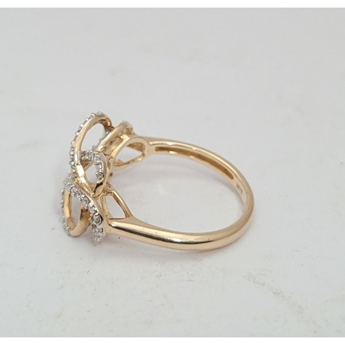 21 - A LOVELY 10CT YELLOW GOLD & DIAMOND DOUBLE INFINITY KNOT RING, a really pretty design, with a ribbon... 