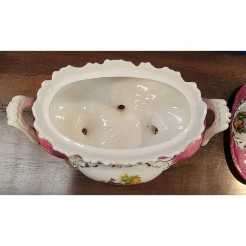 213 - A LARGE GLAZED ITALIAN CERAMIC SOUP TERRINE DISH, decorated in a two-tone main ground colour of whit... 