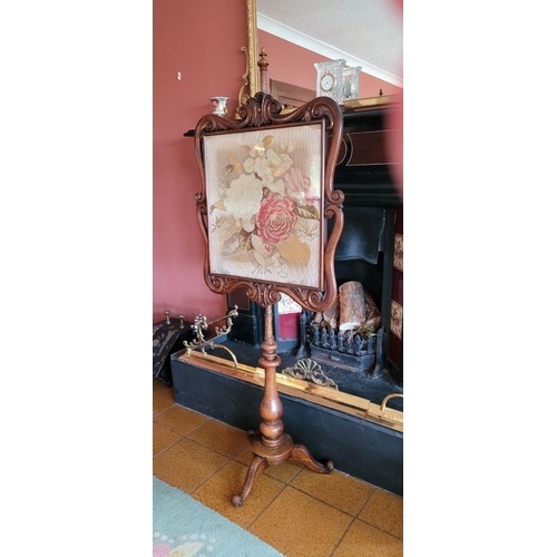 221 - A GOOD QUALITY LATE 19TH CENTURY MAHOGANY FIRE POLE SCREEN, with beautiful carved open scroll work f... 