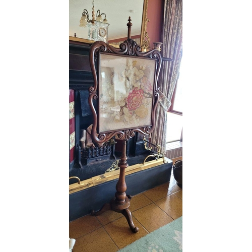 221 - A GOOD QUALITY LATE 19TH CENTURY MAHOGANY FIRE POLE SCREEN, with beautiful carved open scroll work f... 