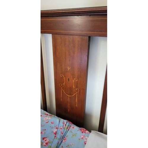 223 - AN EARLY 20TH CENTURY MAHOGANY & SATINWOOD INLAID BED HEADBOARD, with an 8 bar open back having a ce... 