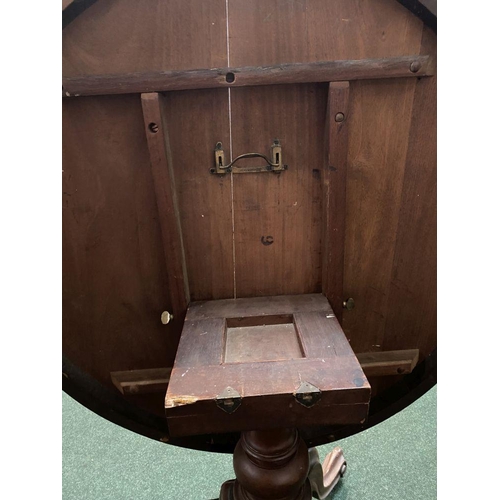 226 - A LARGE 19TH CENTURY CIRCULAR MAHOGANY TIP UP CENTRE/BREAKFAST TABLE, the circular tilt-top with mou... 