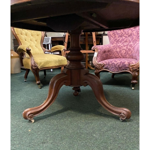 226 - A LARGE 19TH CENTURY CIRCULAR MAHOGANY TIP UP CENTRE/BREAKFAST TABLE, the circular tilt-top with mou... 