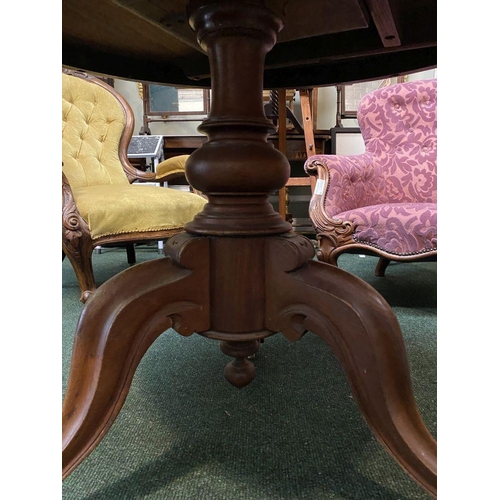 226 - A LARGE 19TH CENTURY CIRCULAR MAHOGANY TIP UP CENTRE/BREAKFAST TABLE, the circular tilt-top with mou... 