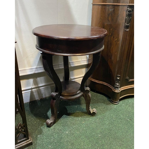 231 - A MAHOGANY CIRCULAR TOPPED OCCASIONAL TABLE, with three shaped supports joined by circular undertier... 