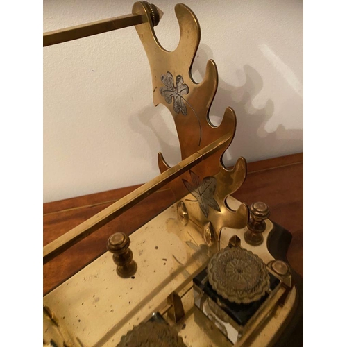 35 - AN UNUSUAL & GOOD QUALITY POLISHED BRASS & MARBLE DESK SET, with two foliate style uprights having s... 