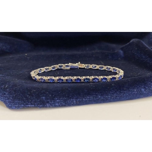 43 - AN EXCEPTIONAL 18CT WHITE GOLD SAPPHIRE & DIAMOND TENNIS BRACELET, with 26 oval cut sapphires separa... 