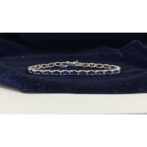 43 - AN EXCEPTIONAL 18CT WHITE GOLD SAPPHIRE & DIAMOND TENNIS BRACELET, with 26 oval cut sapphires separa... 