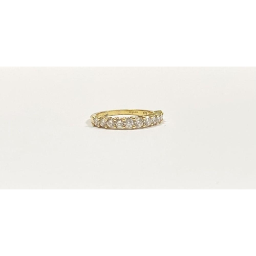 45 - A STUNNING 18CT YELLOW GOLD DIAMOND ETERNITY RING, with eleven round cut diamonds graduating in size... 