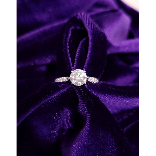 46 - A SUPERB PLATINUM DIAMOND SOLITAIRE RING, with a central round diamond approximately 1.01cts, with f... 