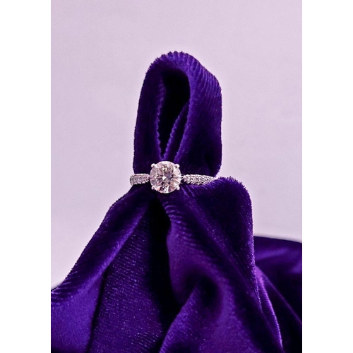 46 - A SUPERB PLATINUM DIAMOND SOLITAIRE RING, with a central round diamond approximately 1.01cts, with f... 