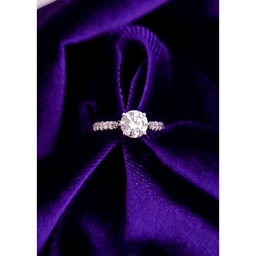 46 - A SUPERB PLATINUM DIAMOND SOLITAIRE RING, with a central round diamond approximately 1.01cts, with f... 