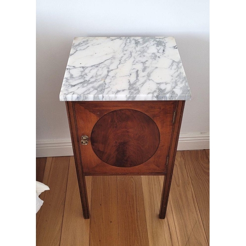 50 - A GOOD MARBLE TOPPED BEDSIDE CABINET / LAMP CABINET, a lovely white/grey marble top to the unit, ove... 