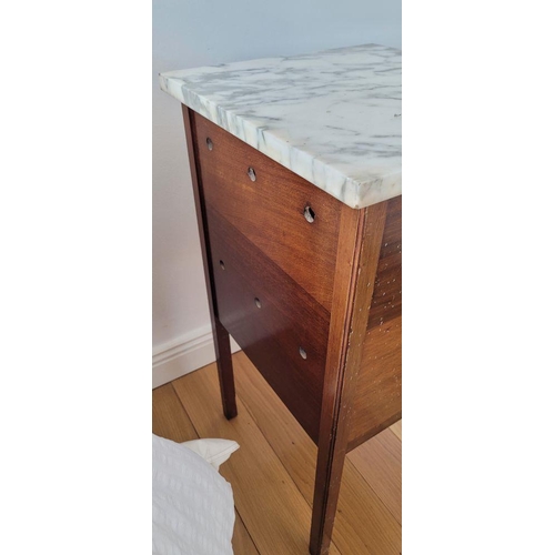 50 - A GOOD MARBLE TOPPED BEDSIDE CABINET / LAMP CABINET, a lovely white/grey marble top to the unit, ove... 