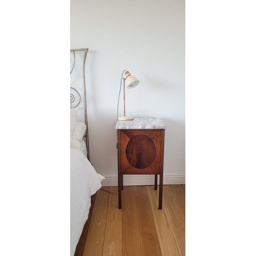 50 - A GOOD MARBLE TOPPED BEDSIDE CABINET / LAMP CABINET, a lovely white/grey marble top to the unit, ove... 