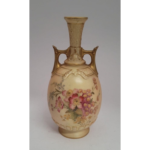 54 - A LOVELY ANTIQUE FLORAL SPRAY ROYAL WORCESTER TWIN HANDLED BOTTLE VASE, A fine example, with floral ... 