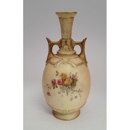 54 - A LOVELY ANTIQUE FLORAL SPRAY ROYAL WORCESTER TWIN HANDLED BOTTLE VASE, A fine example, with floral ... 