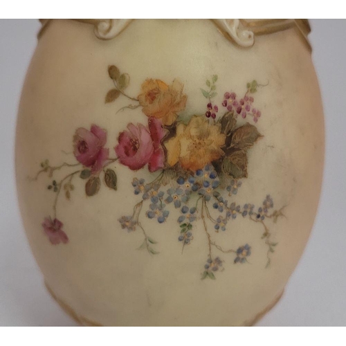 54 - A LOVELY ANTIQUE FLORAL SPRAY ROYAL WORCESTER TWIN HANDLED BOTTLE VASE, A fine example, with floral ... 