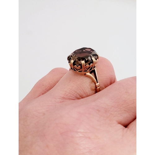 62 - A FANTASTIC VINTAGE 9CT YELLOW GOLD SMOKEY QUARTZ RING, the large oval shaped quartz is set within a... 